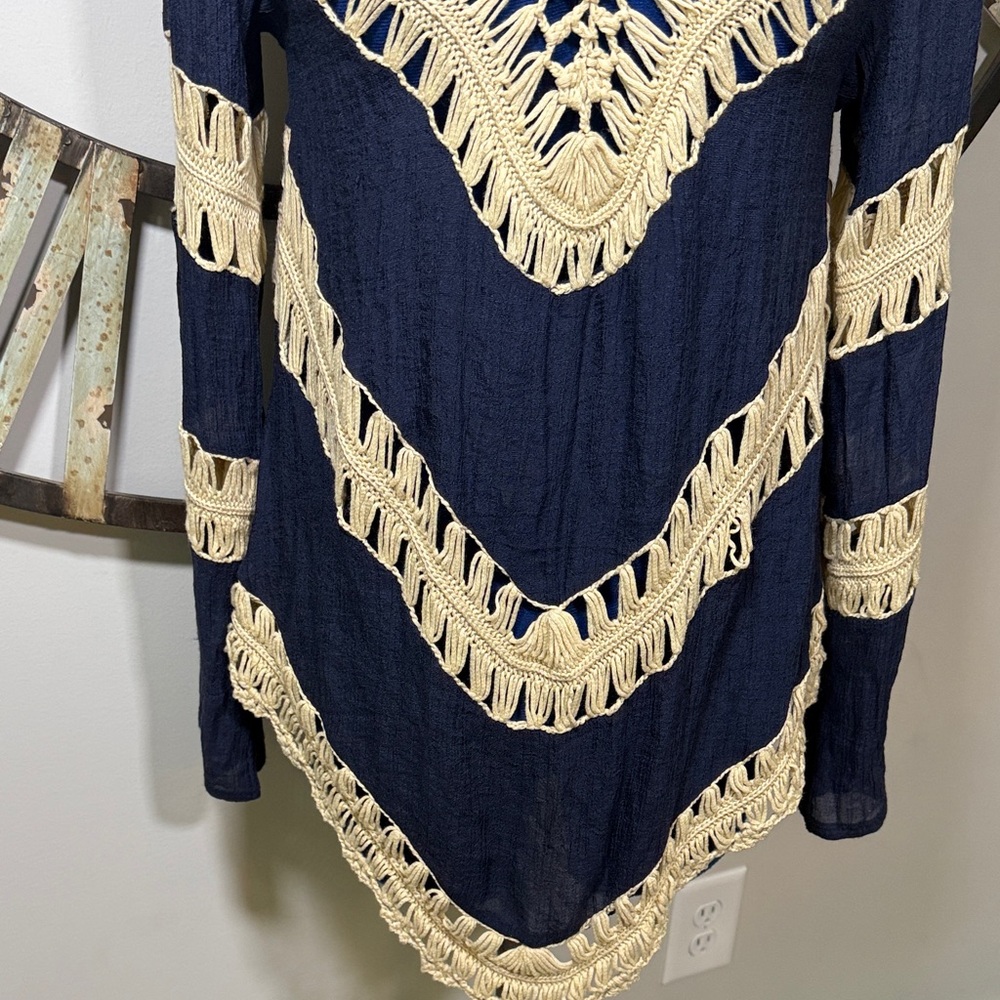 Umgee Navy and Cream Crochet Trim Top - Picture 3 of 10